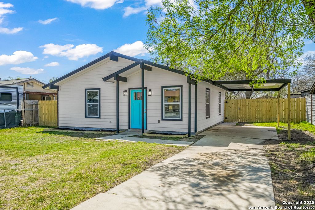 Backyard, Exterior, Facade, Ranch