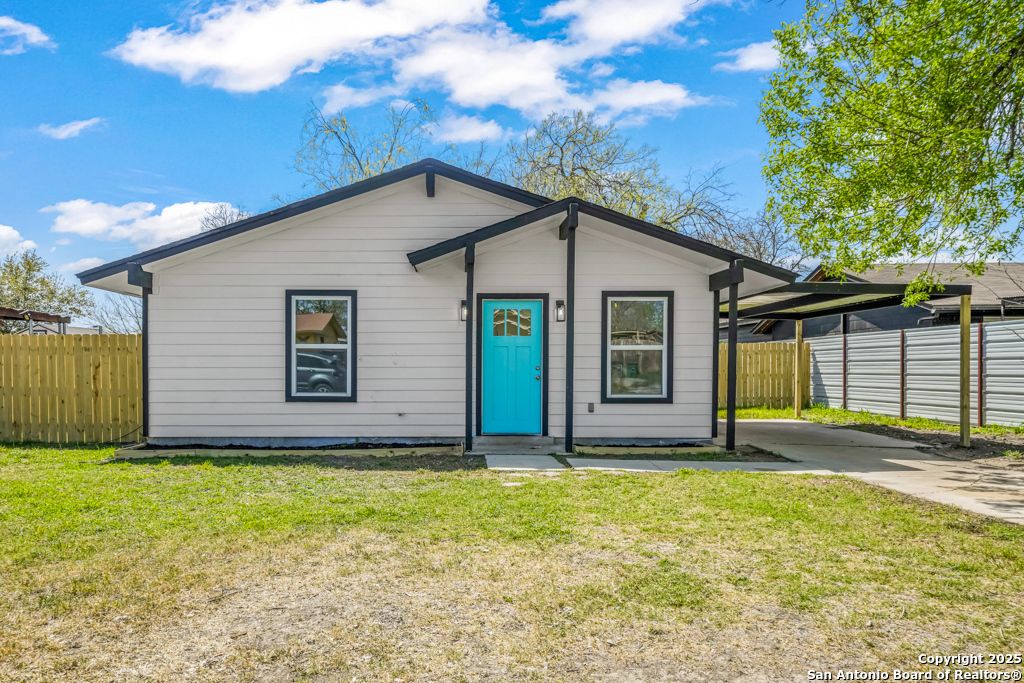Backyard, Exterior, Facade, Ranch