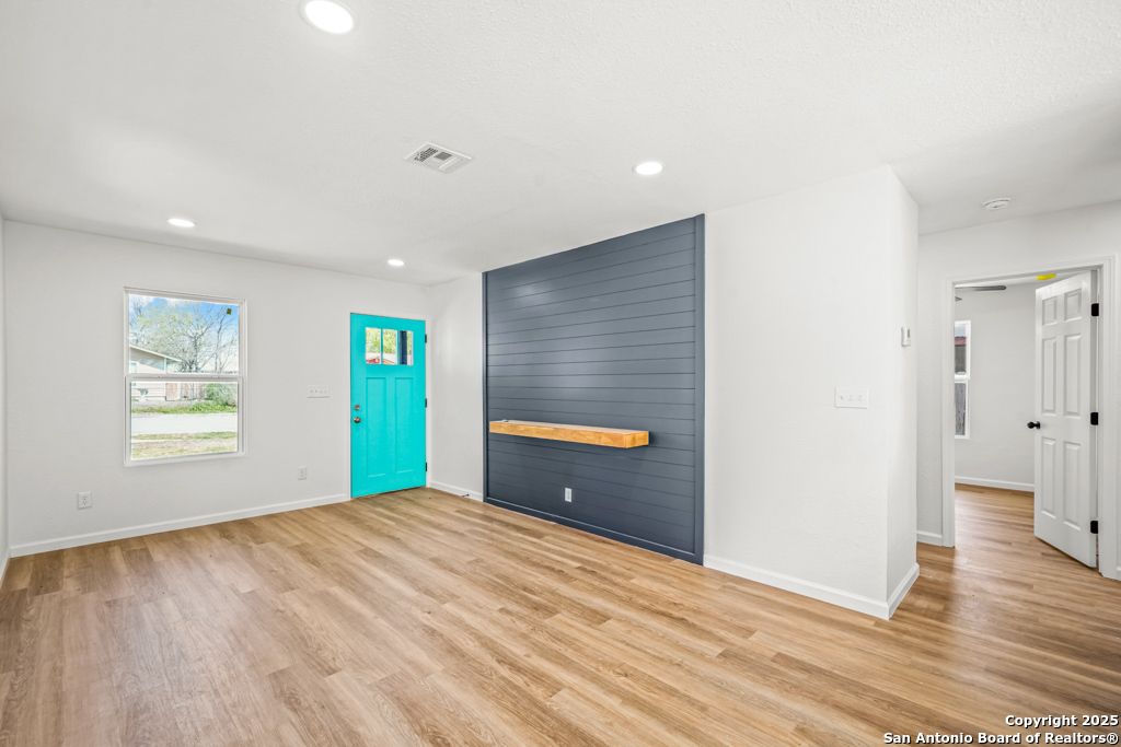 Empty room, Interior, Recessed Lighting, Wood Texture Flooring
