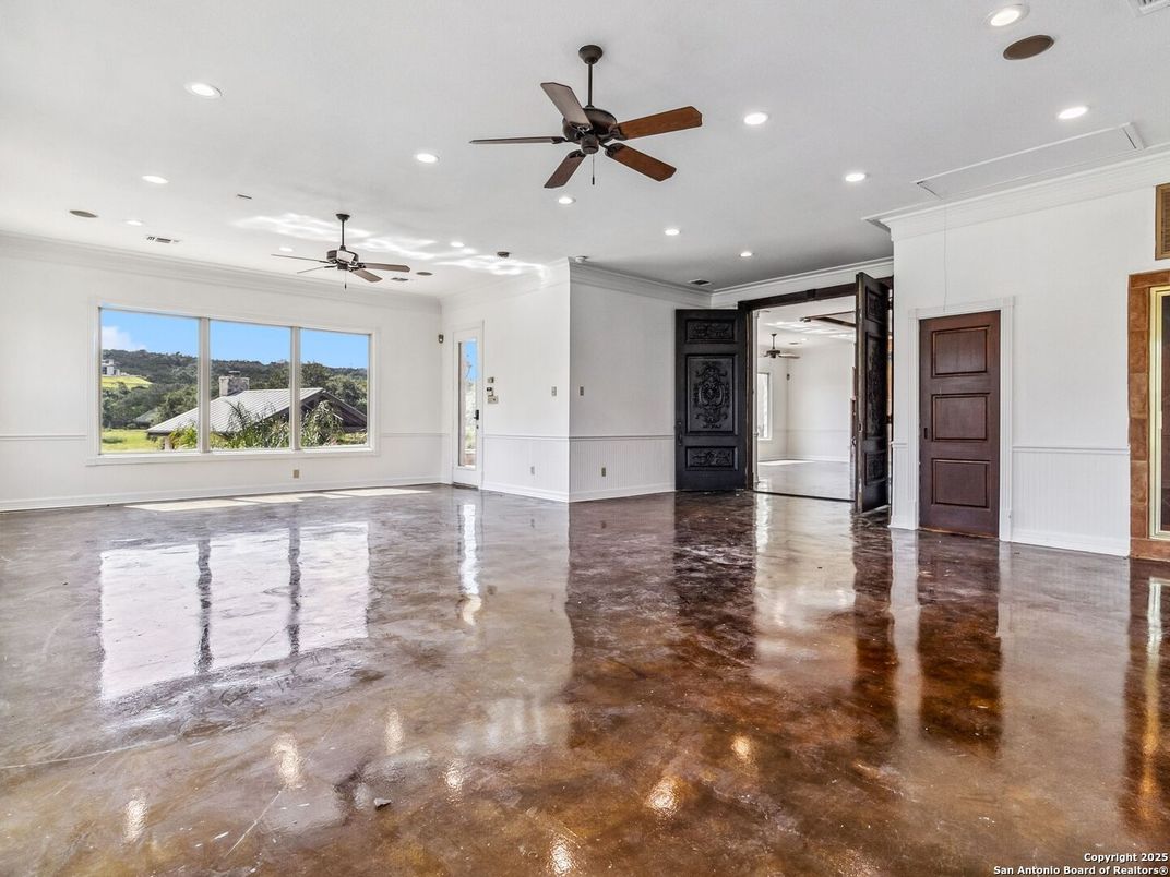 Empty room, Interior, Recessed Lighting