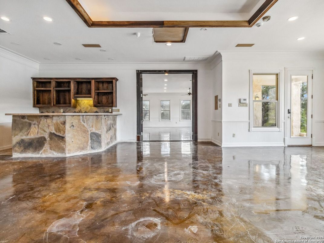 Empty room, Interior, Recessed Lighting, Wooden Beams