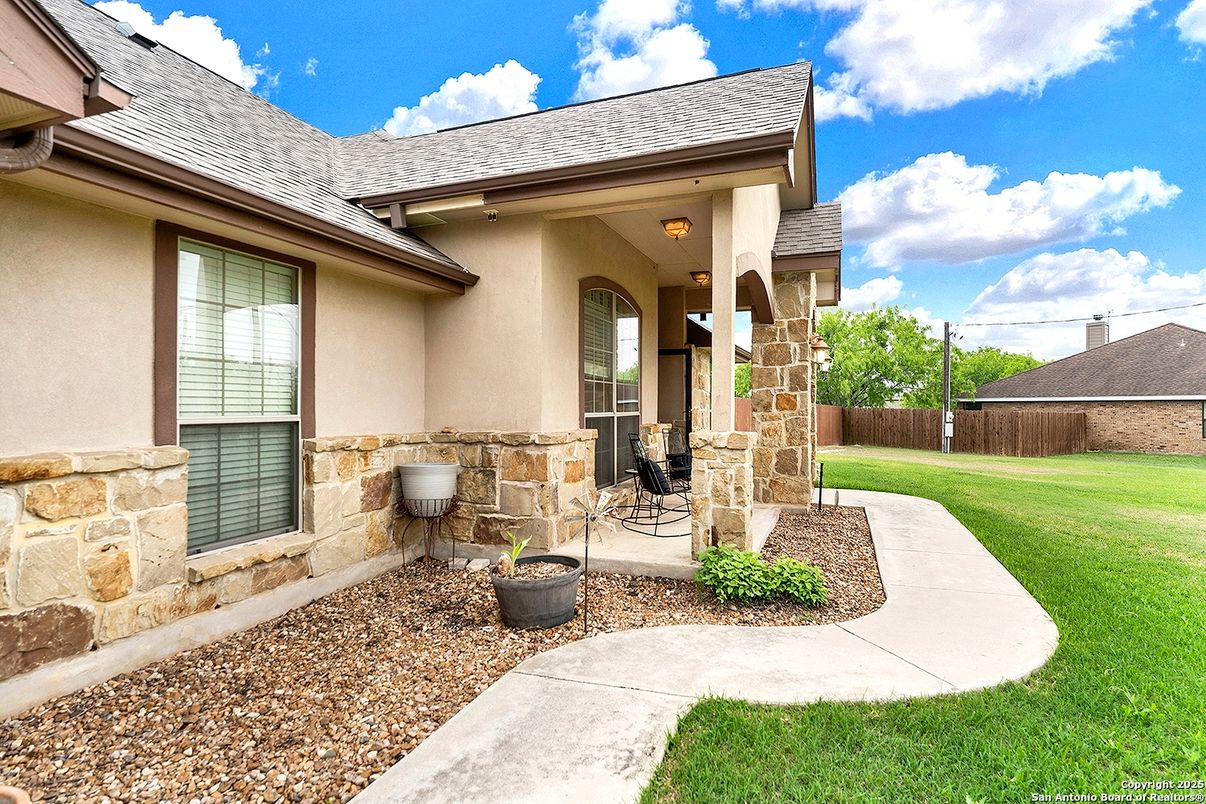 Backyard, Exterior