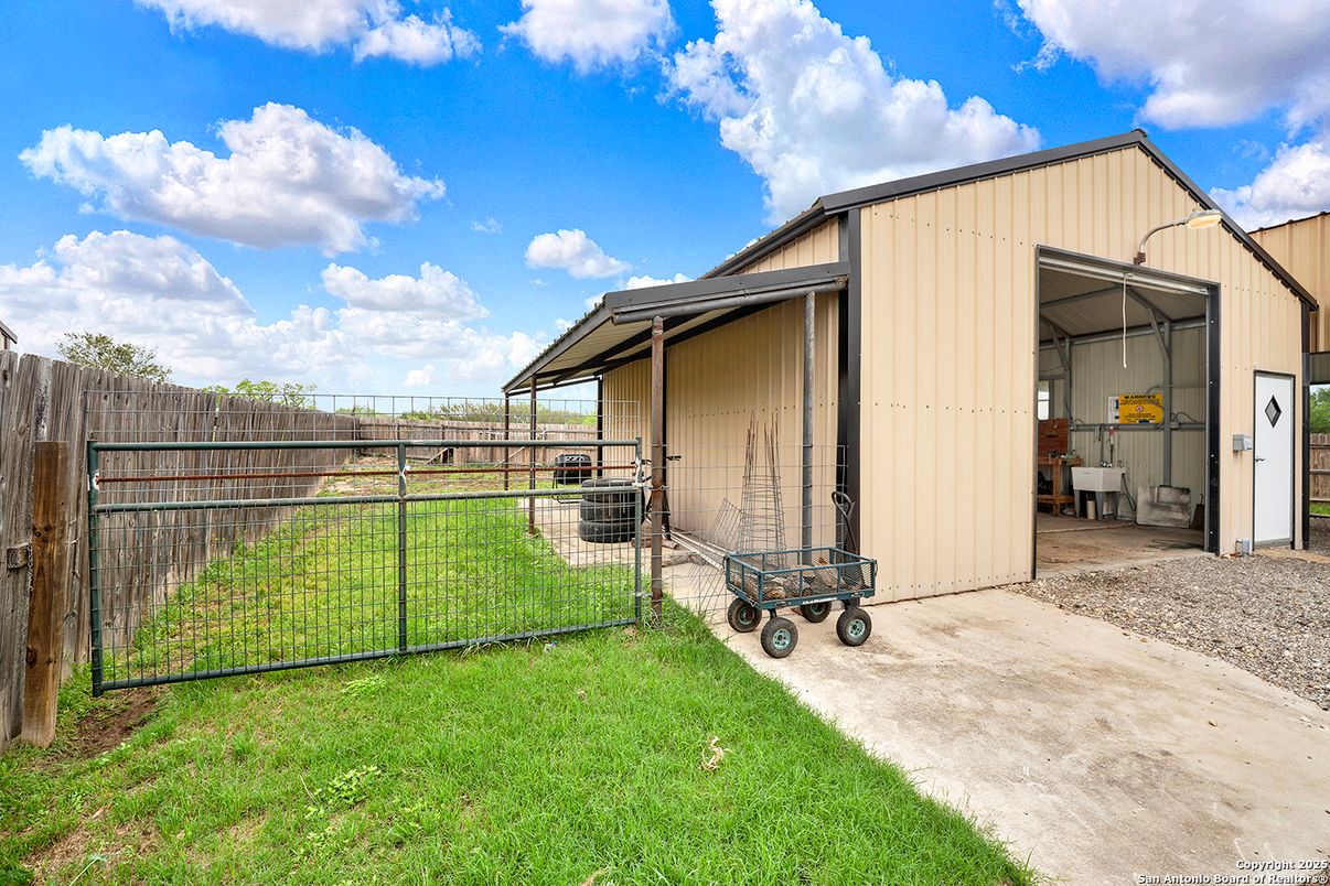 Backyard, Exterior