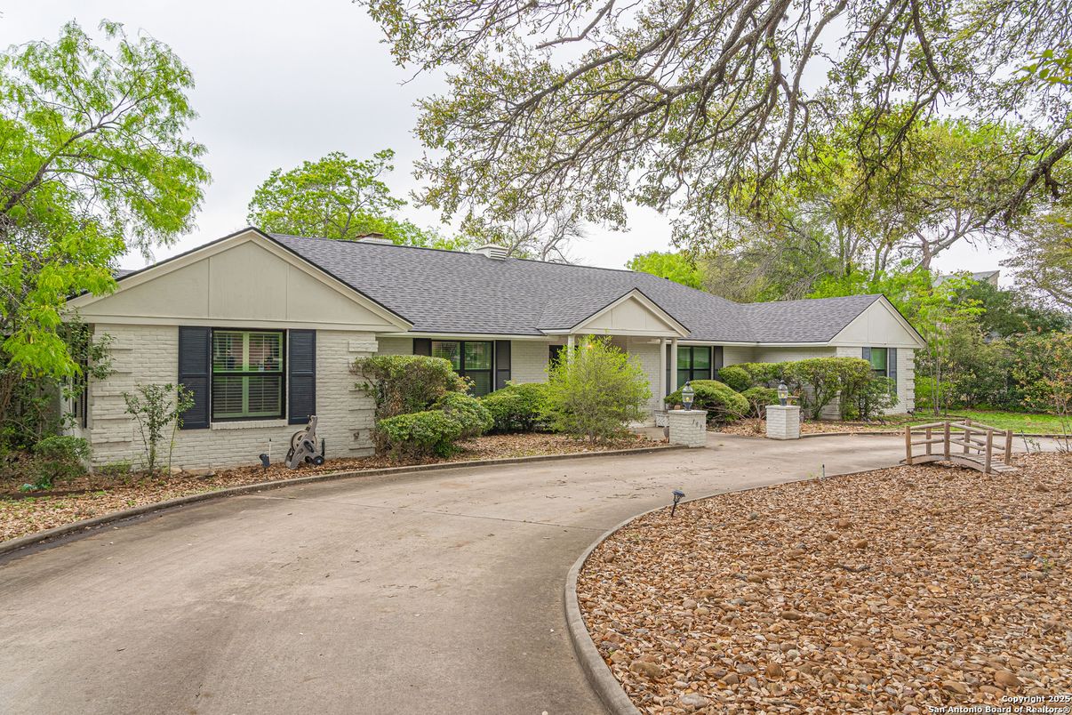 Backyard, Exterior, Facade, Ranch