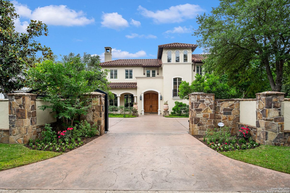 Backyard, Exterior, Facade, Mediterranean