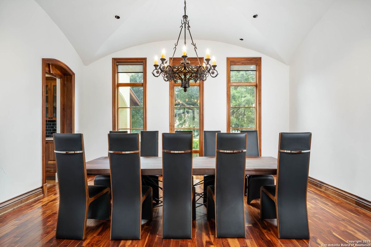 Chandelier, Dining room, Interior, Recessed Lighting, Wood Texture Flooring