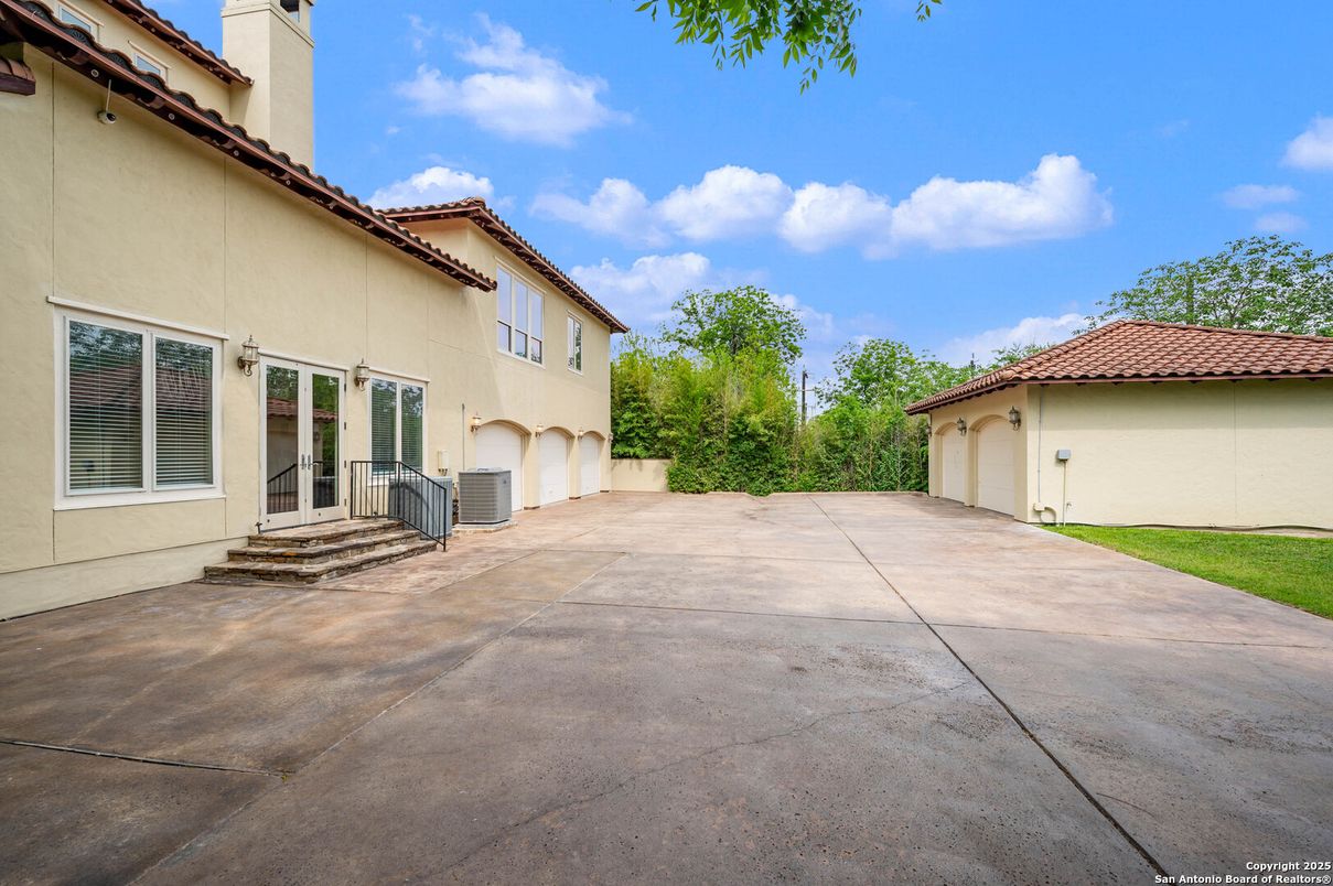 Detached Garage, Exterior