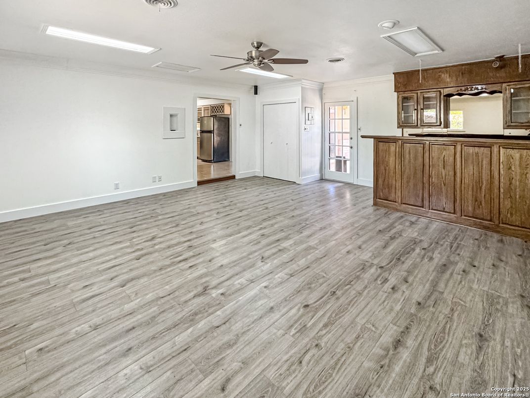 Empty room, Interior, Recessed Lighting, Wood Texture Flooring