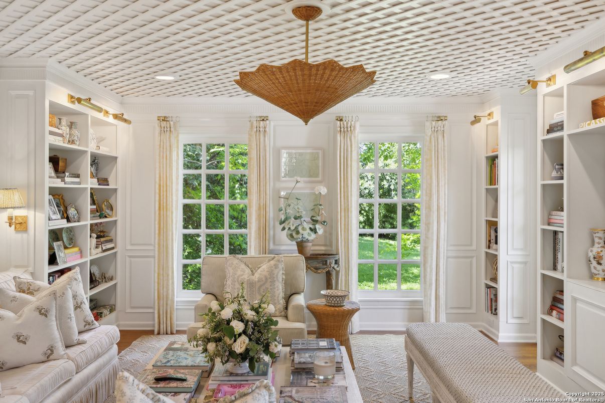 Interior, Living room, Pendant Lights, Recessed Lighting, Wood Texture Flooring