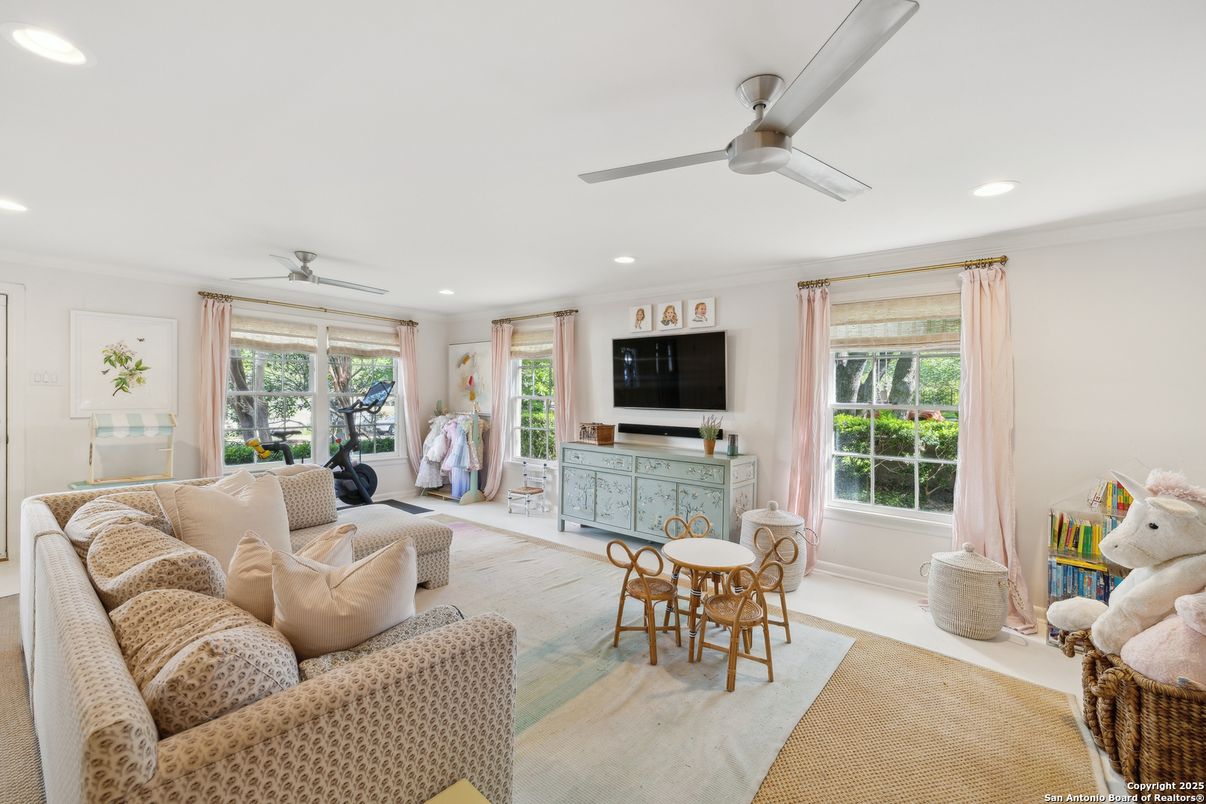 Dining room, Interior, Living room, Recessed Lighting