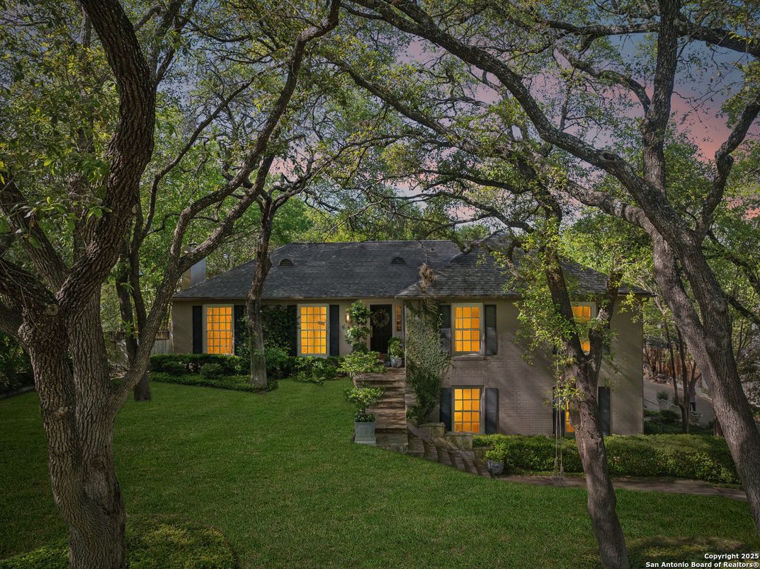 Backyard, Exterior, Facade, Cape Cod