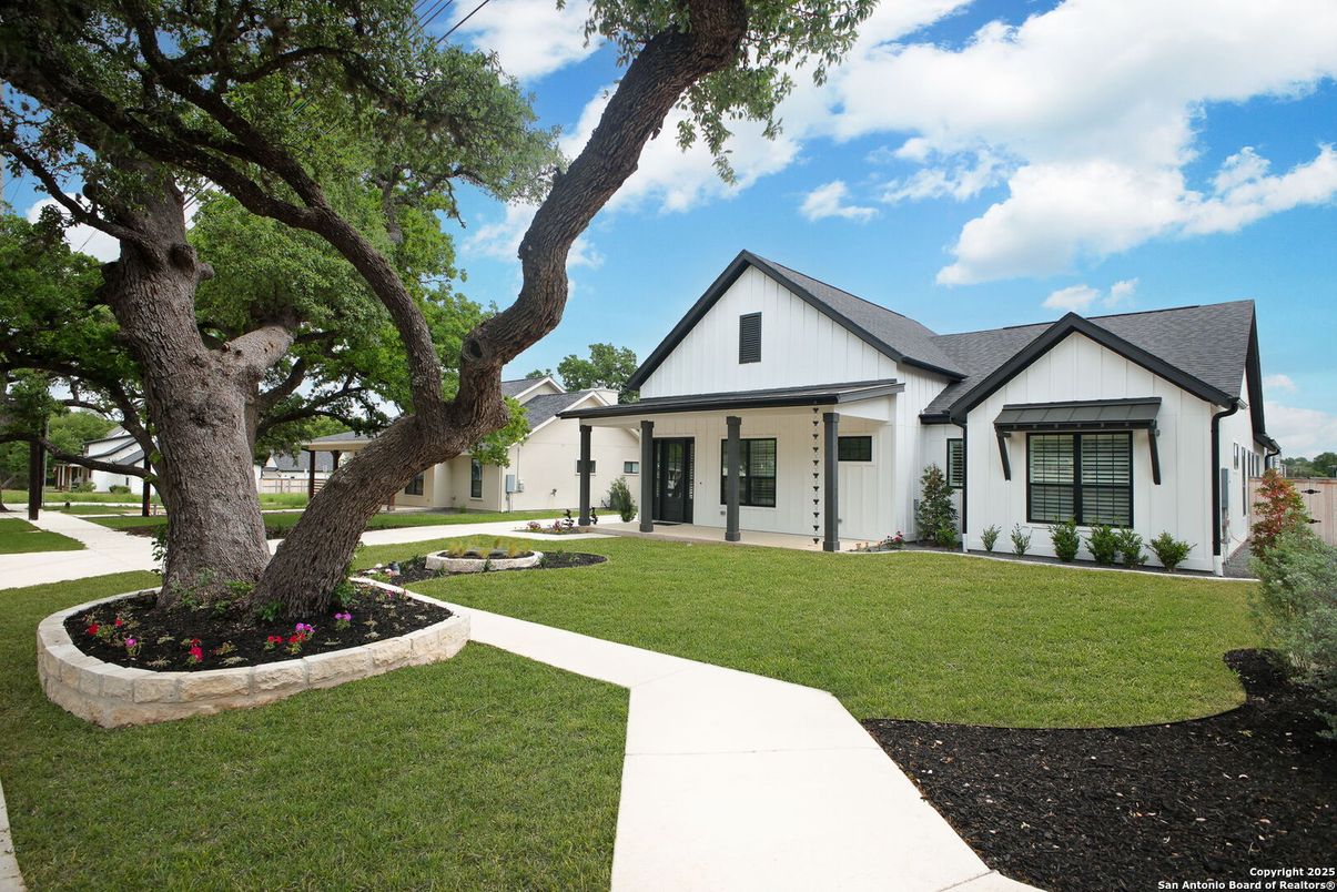 Backyard, Exterior, Facade, Farmhouse