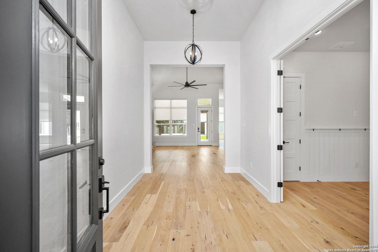 Interior, Pendant Lights, Wood Texture Flooring