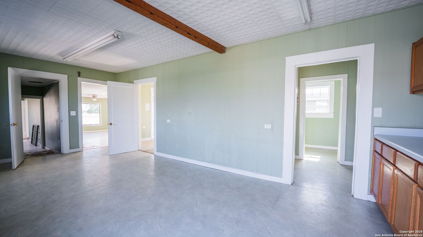 Empty room, Interior, Wooden Beams