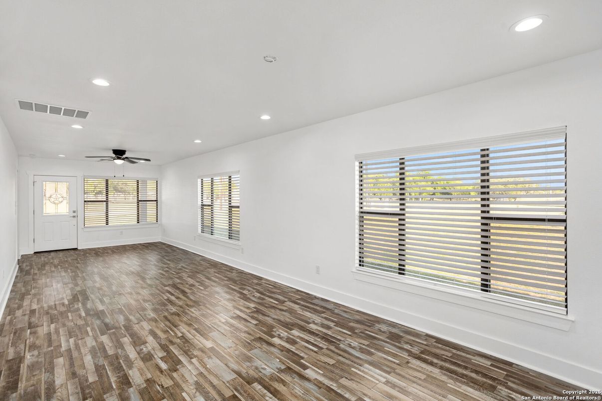 Empty room, Interior, Recessed Lighting, Wood Texture Flooring