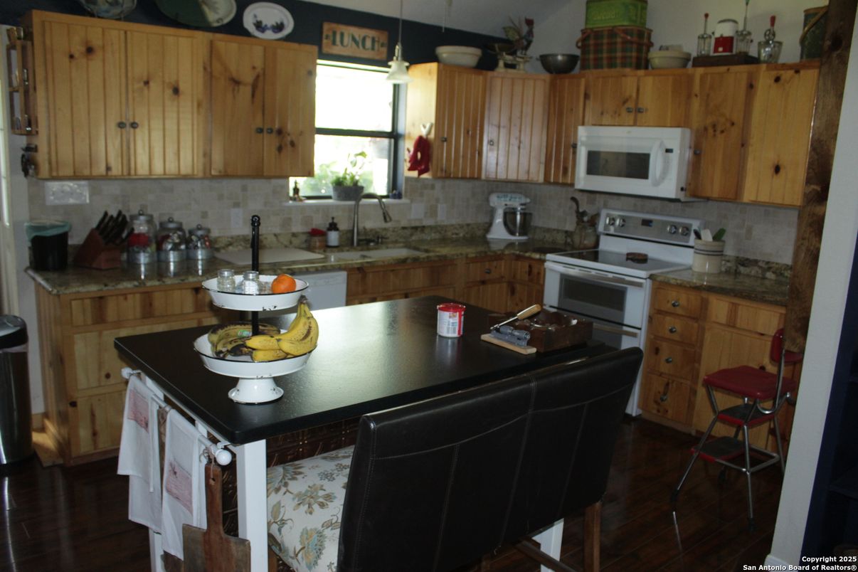 Interior, Kitchen, Pendant Lights, Wood Texture Flooring
