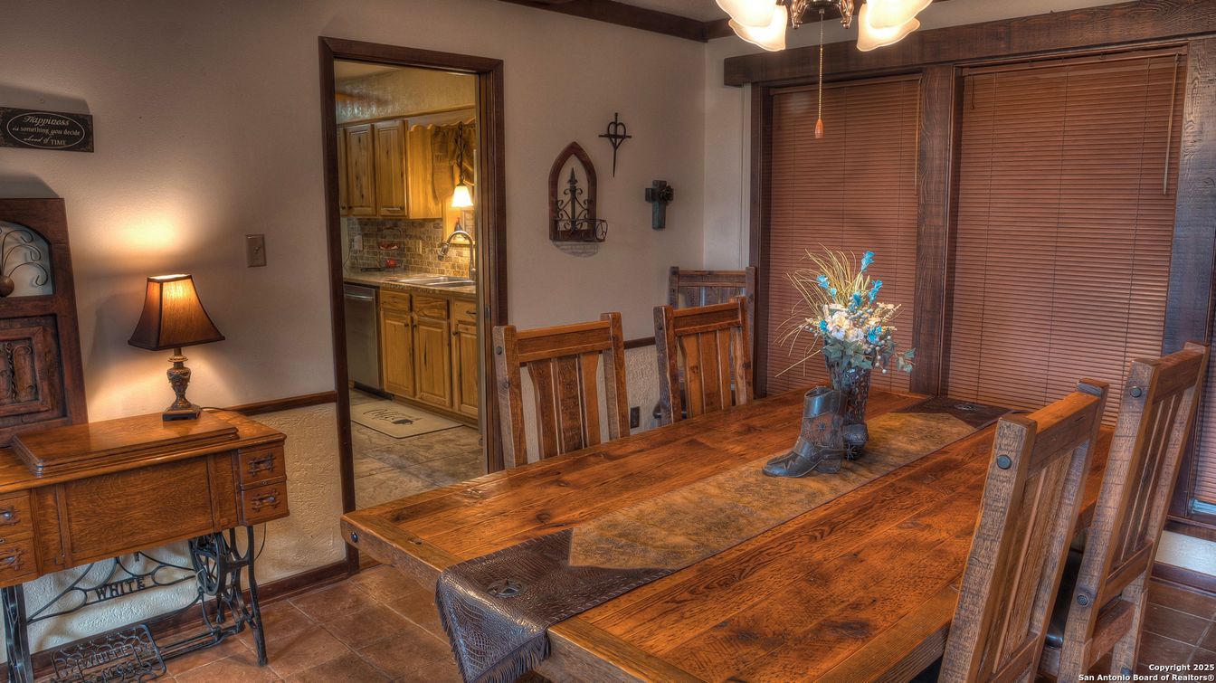 Dining room, Interior