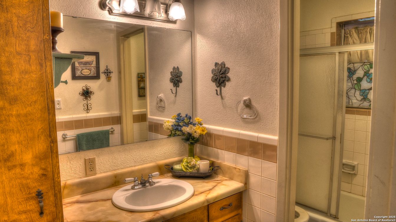 Bathroom, Interior, Tile Countertops