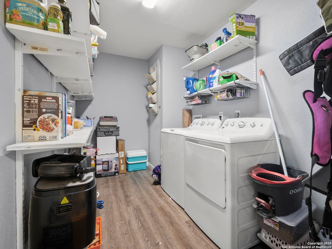 Interior, Washer, Wood Texture Flooring