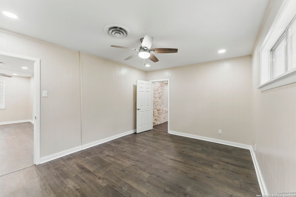 Empty room, Interior, Recessed Lighting, Wood Texture Flooring