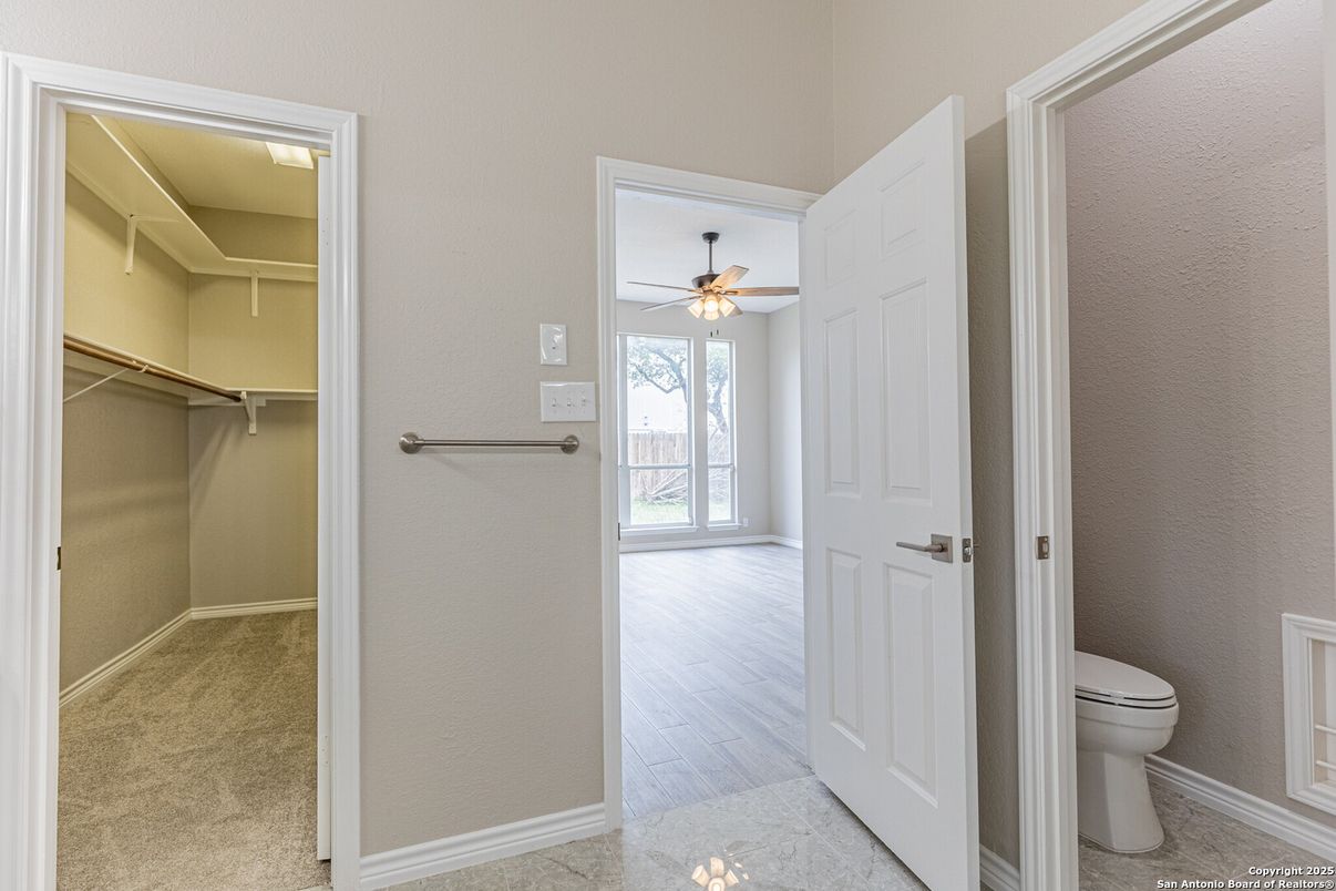 Bathroom, Interior, Walk-in Closets, Wood Texture Flooring