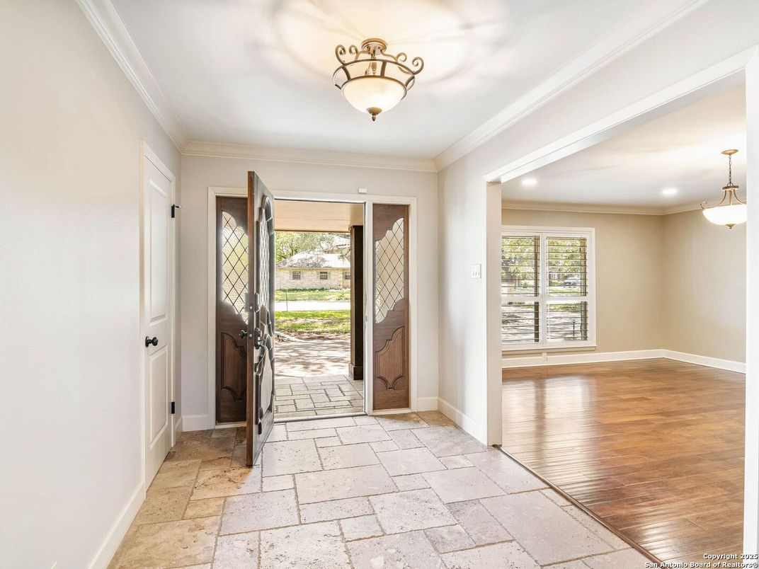 Interior, Pendant Lights, Recessed Lighting, Wood Texture Flooring