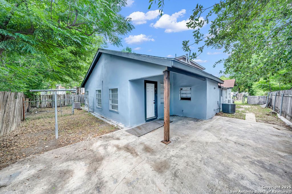 Backyard, Exterior