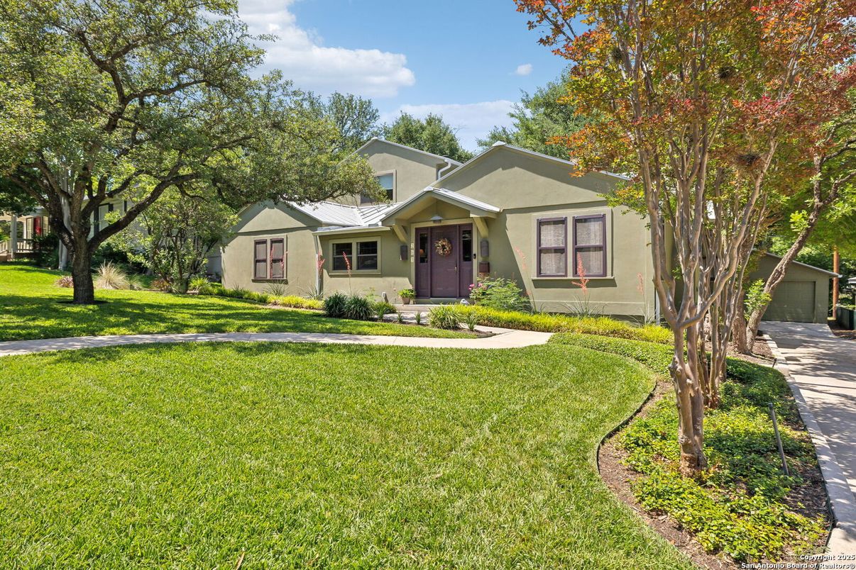 Backyard, Exterior, Facade, Ranch