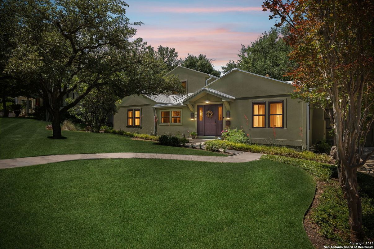 Backyard, Exterior, Facade, Ranch