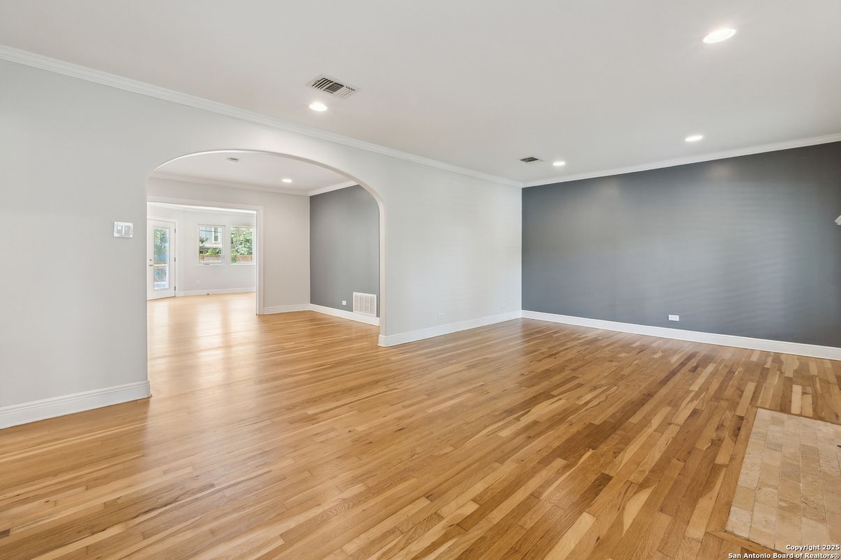Empty room, Interior, Recessed Lighting, Wood Texture Flooring