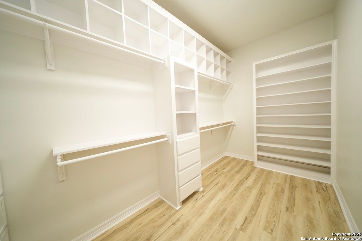 Interior, Walk-in Closets, Wood Texture Flooring
