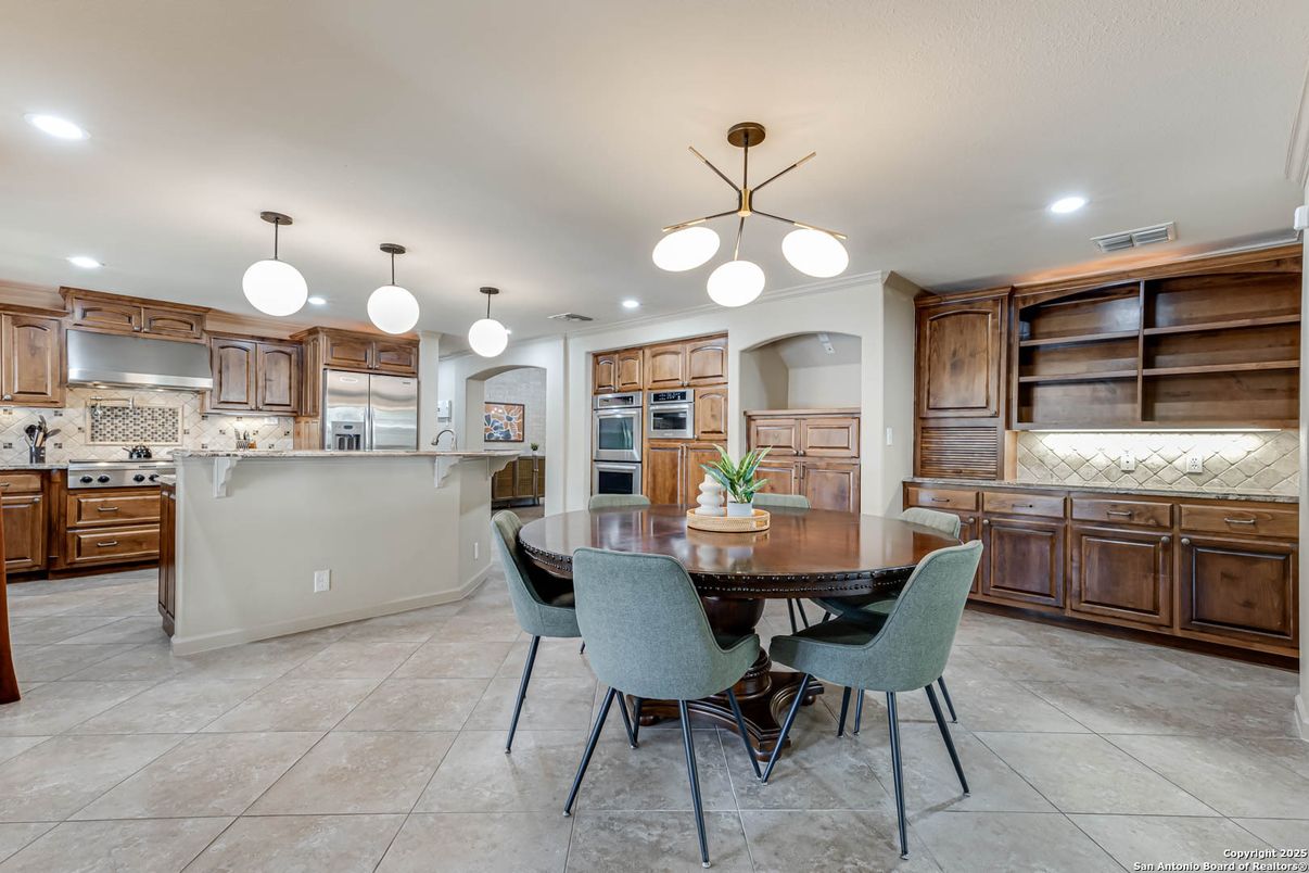Dining room, Interior, Kitchen, Pendant Lights, Recessed Lighting, Stainless Steel Appliances
