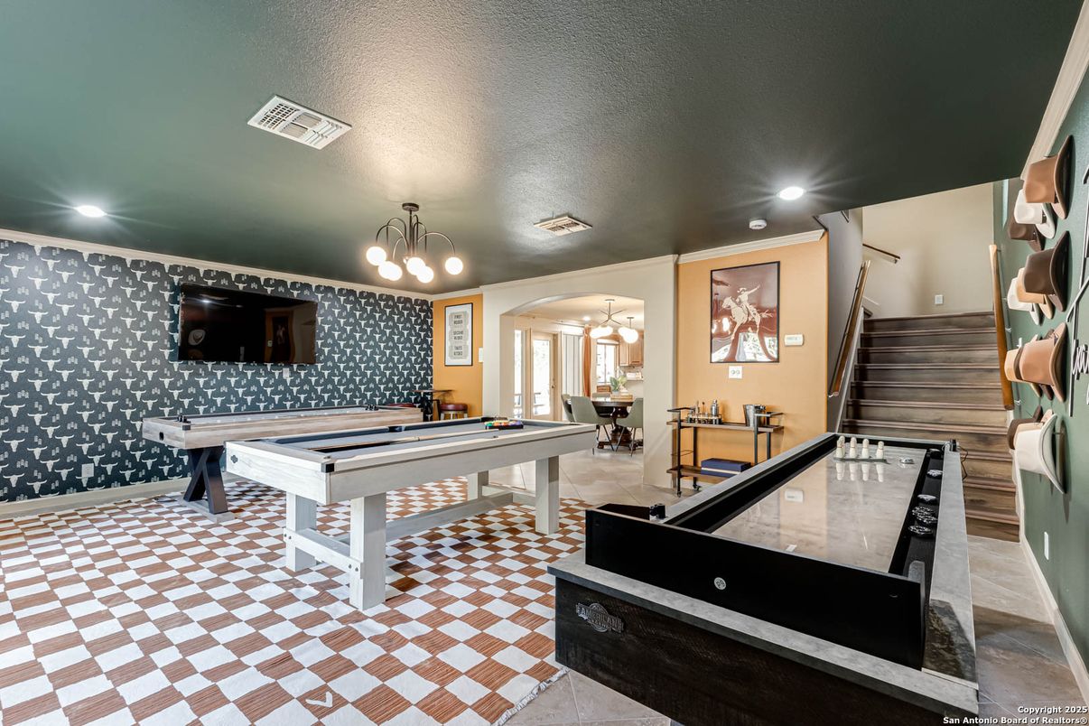 Billiard Table, Game Room, Interior, Recessed Lighting