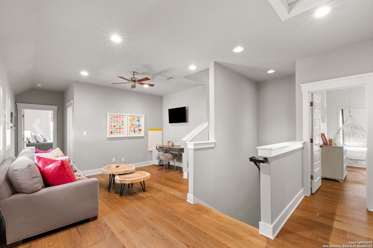 Interior, Living room, Recessed Lighting, Wood Texture Flooring