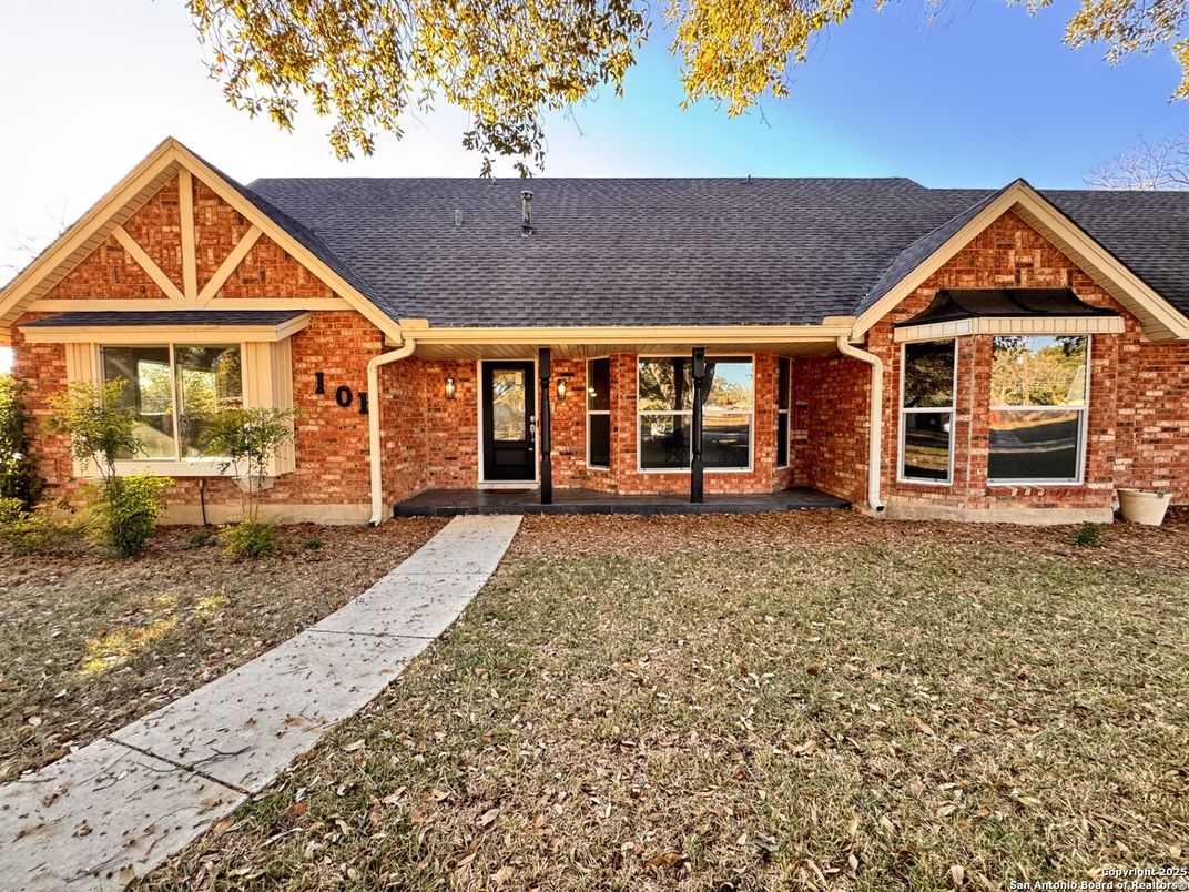 Exterior, Facade, Brick Facade, Ranch