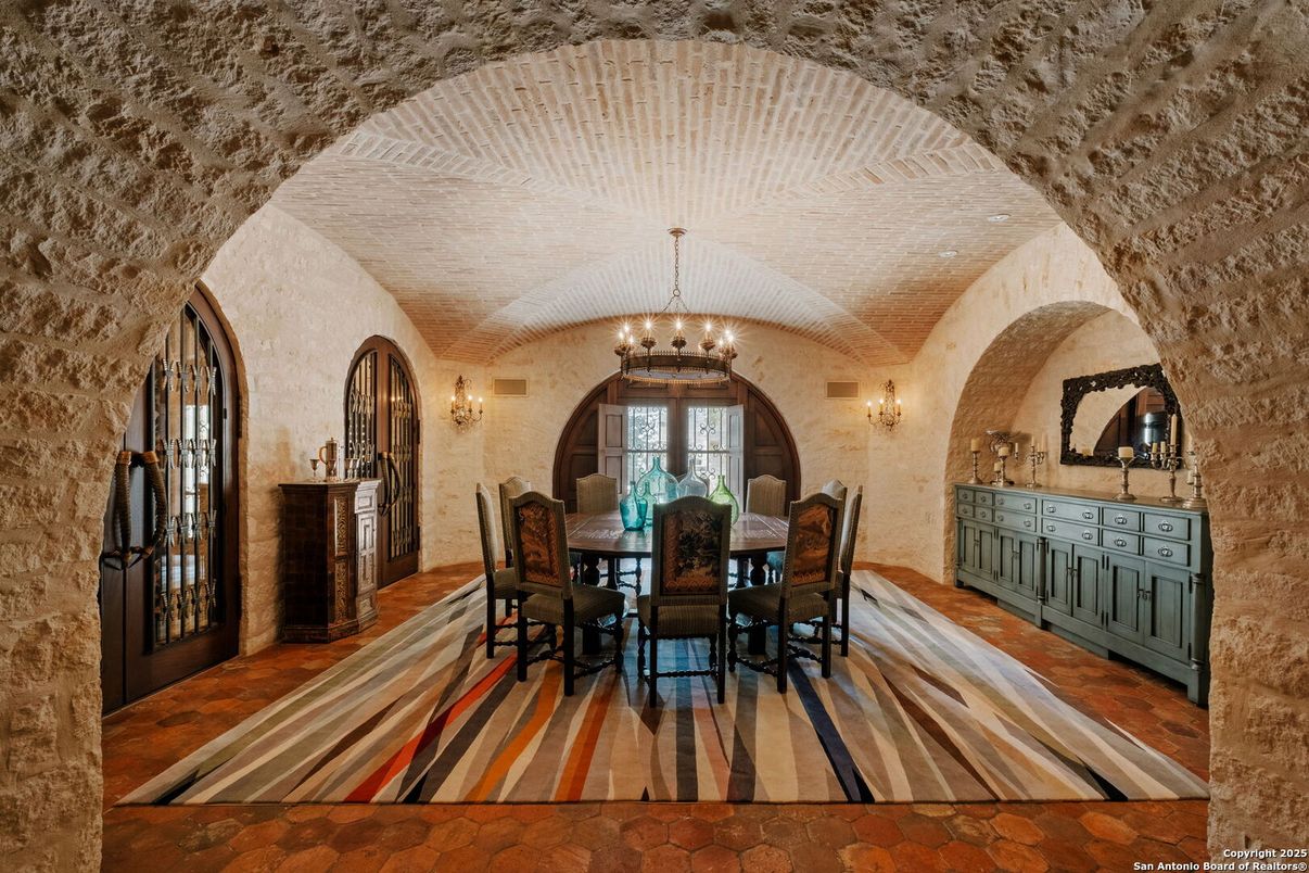 Chandelier, Dining room, Interior
