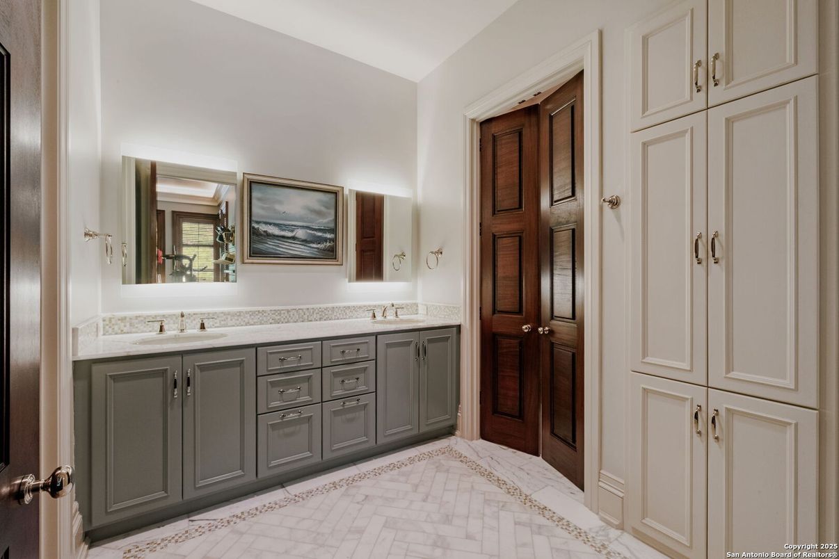 Bathroom, Dual Sink Vanities, Interior