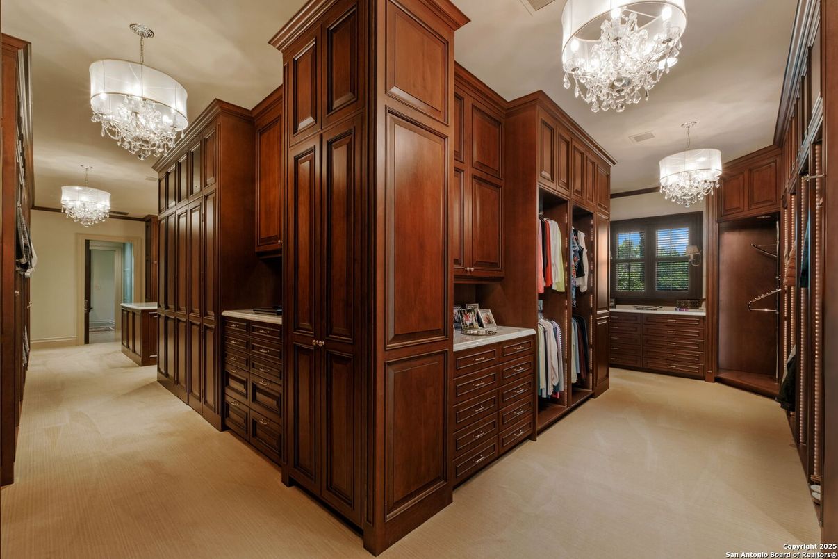 Chandelier, Interior, Walk-in Closets