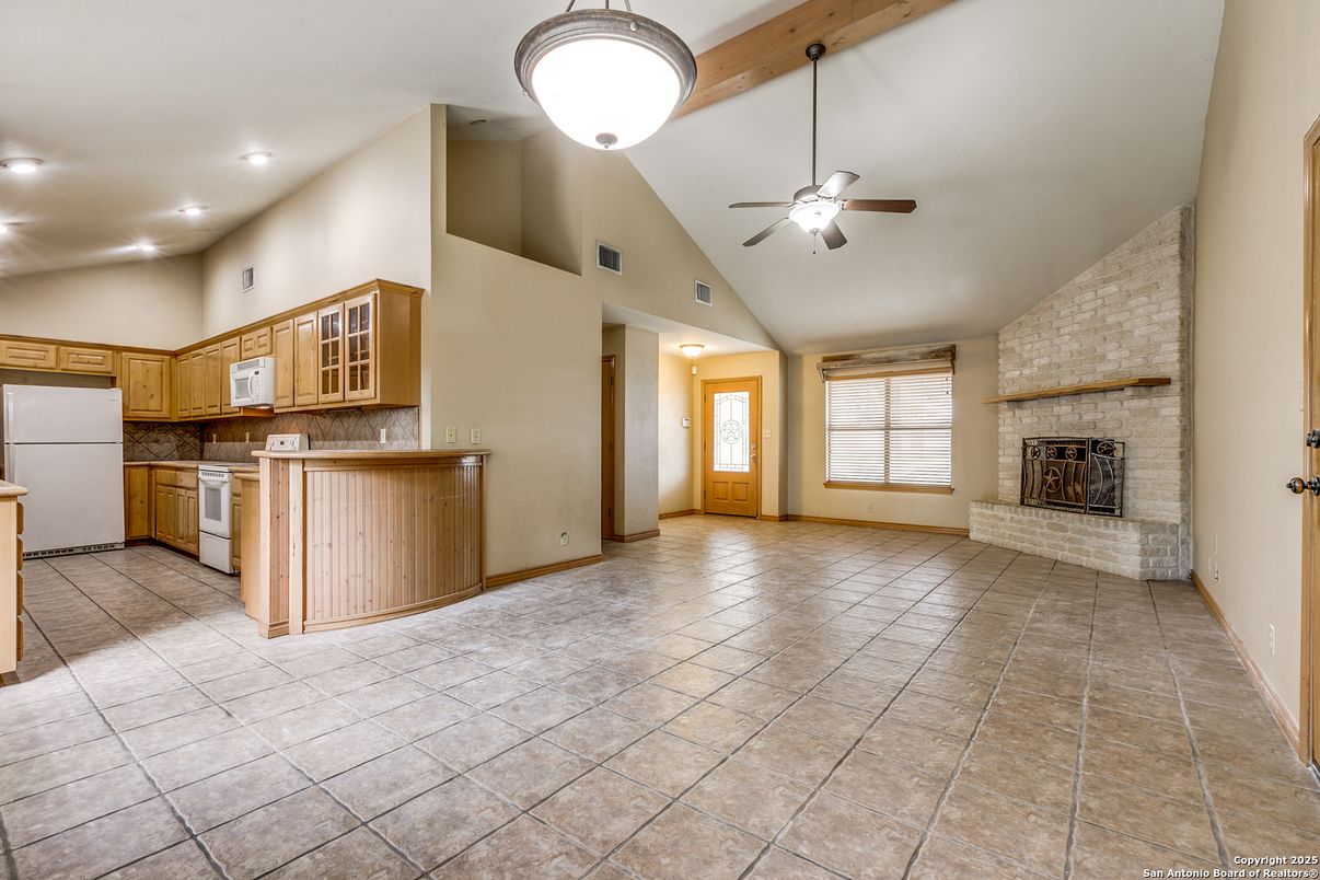 Fireplace, Interior, Kitchen, Recessed Lighting
