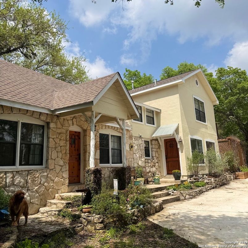 Exterior, Facade, Farmhouse