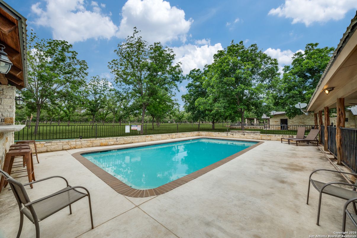 Exterior, Pool