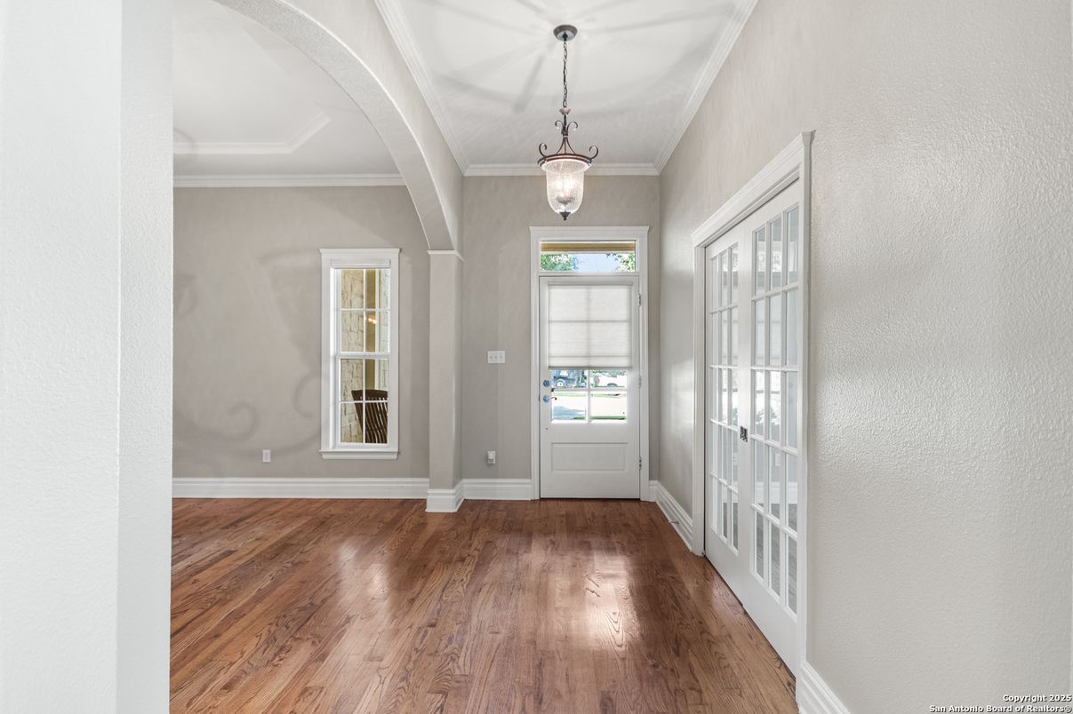 Interior, Pendant Lights, Wood Texture Flooring