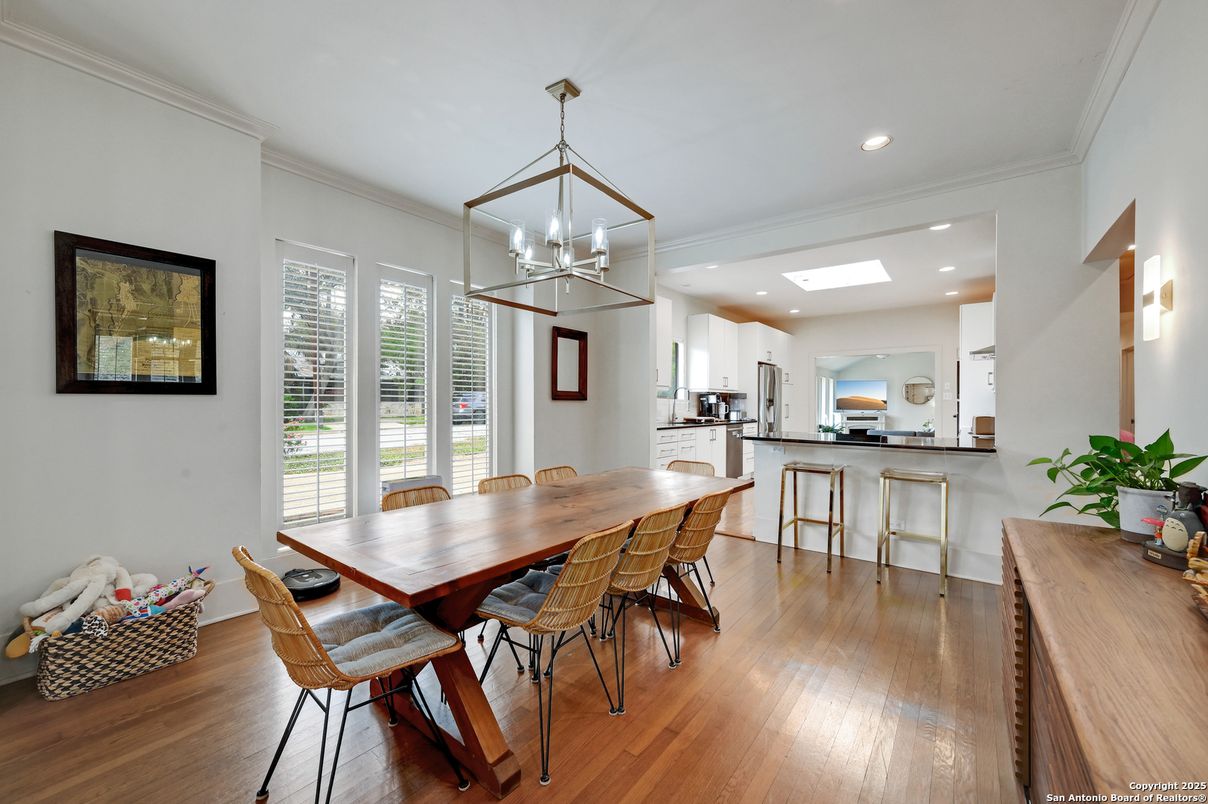 Dining room, Interior, Kitchen, Pendant Lights, Recessed Lighting, Wood Texture Flooring