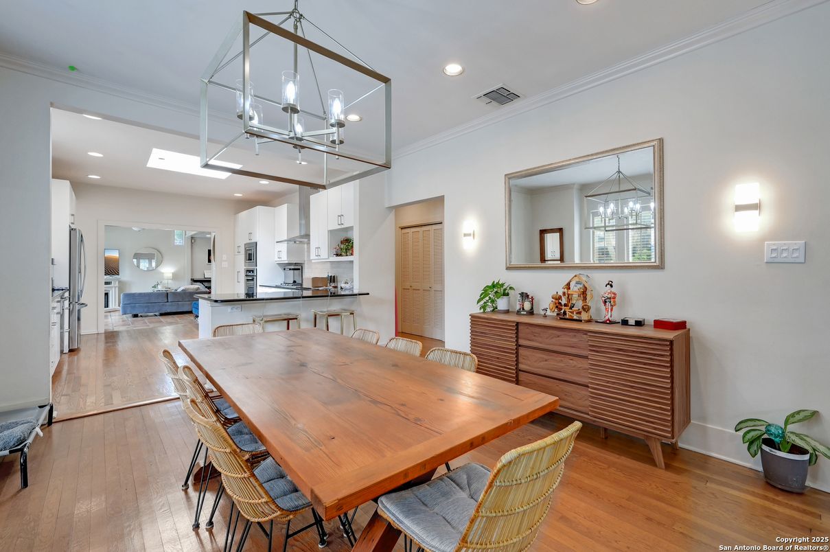 Dining room, Interior, Kitchen, Pendant Lights, Recessed Lighting, Wood Texture Flooring