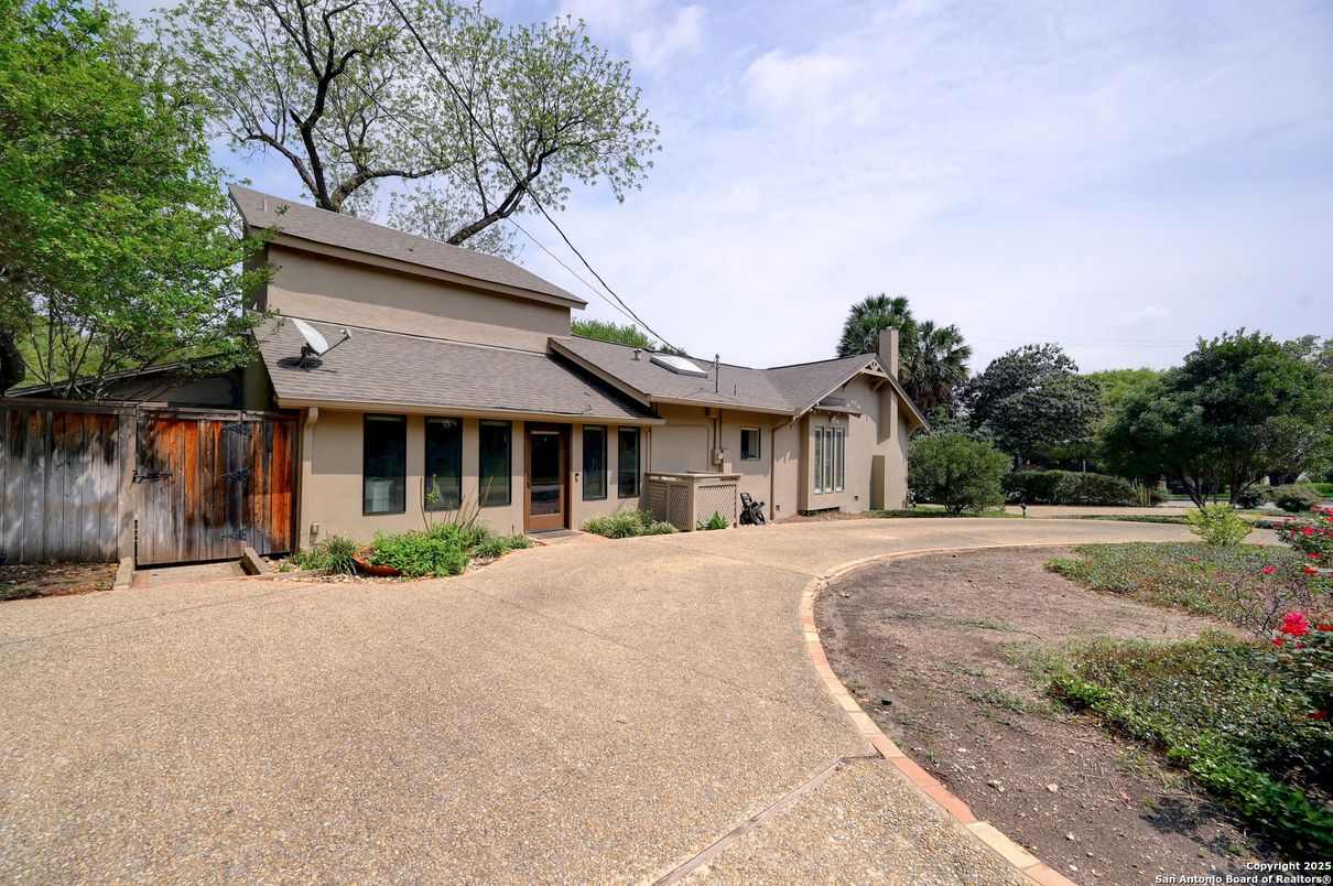 Backyard, Exterior
