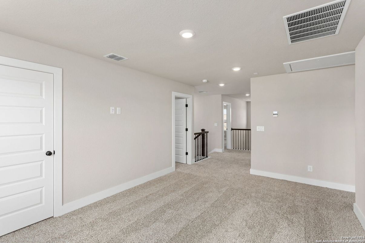 Empty room, Interior, Recessed Lighting