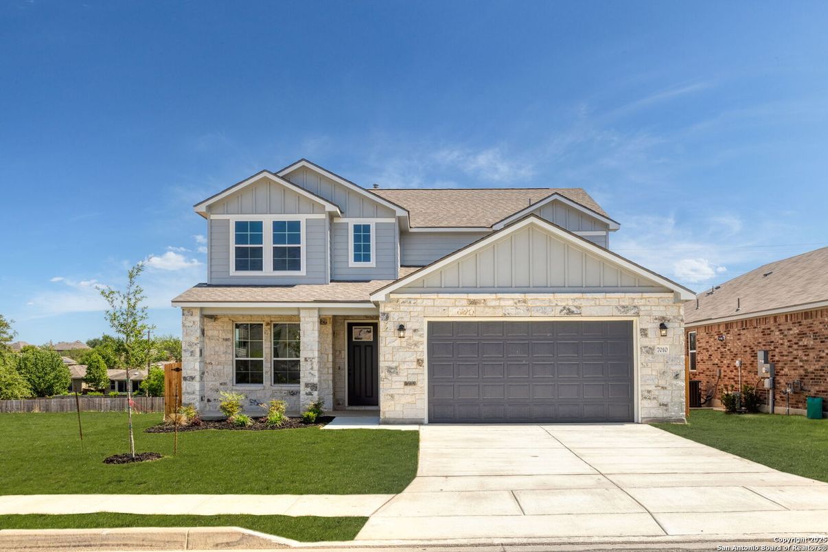 Attached, Exterior, Facade, Farmhouse