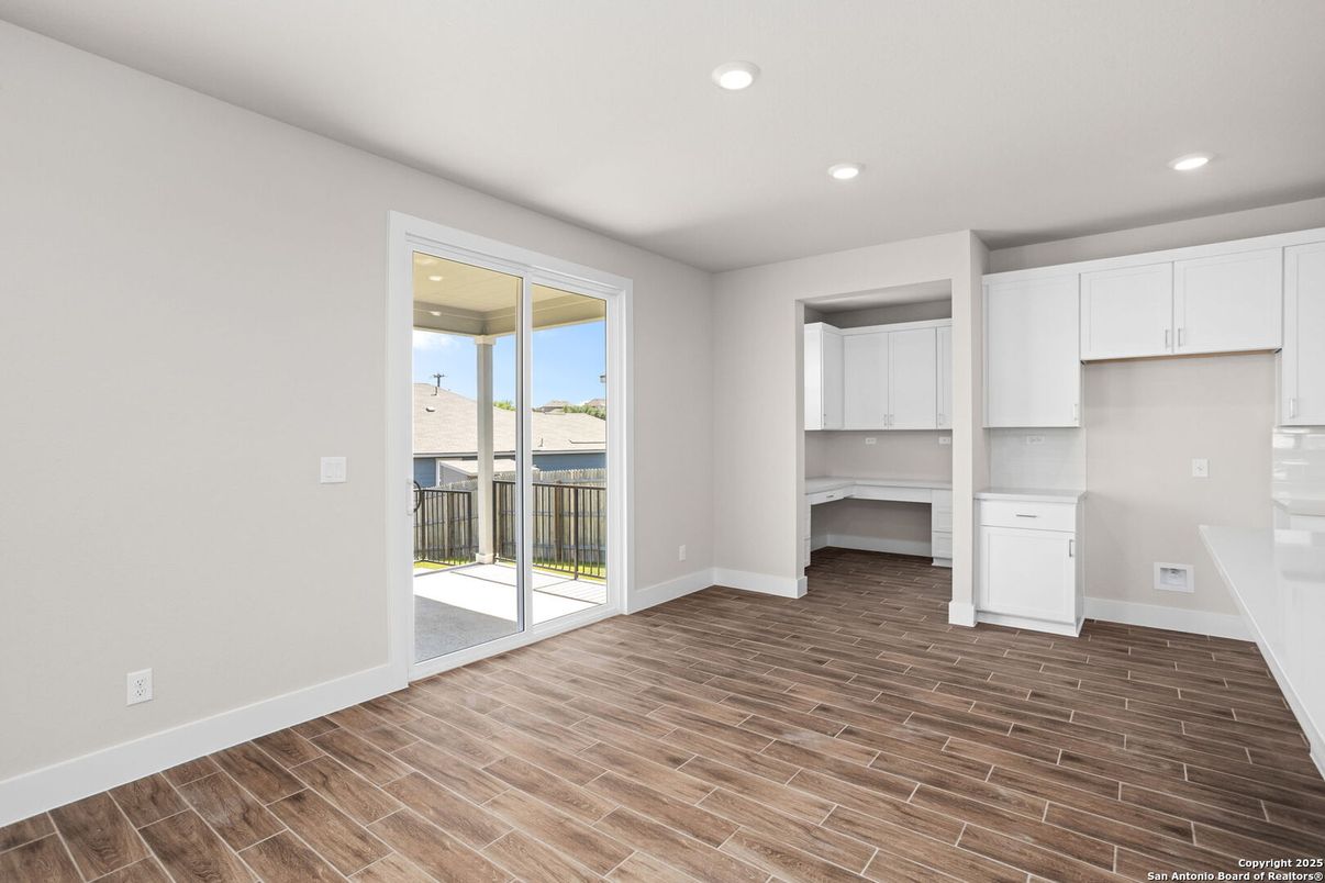 Empty room, Interior, Recessed Lighting, Water, Wood Texture Flooring