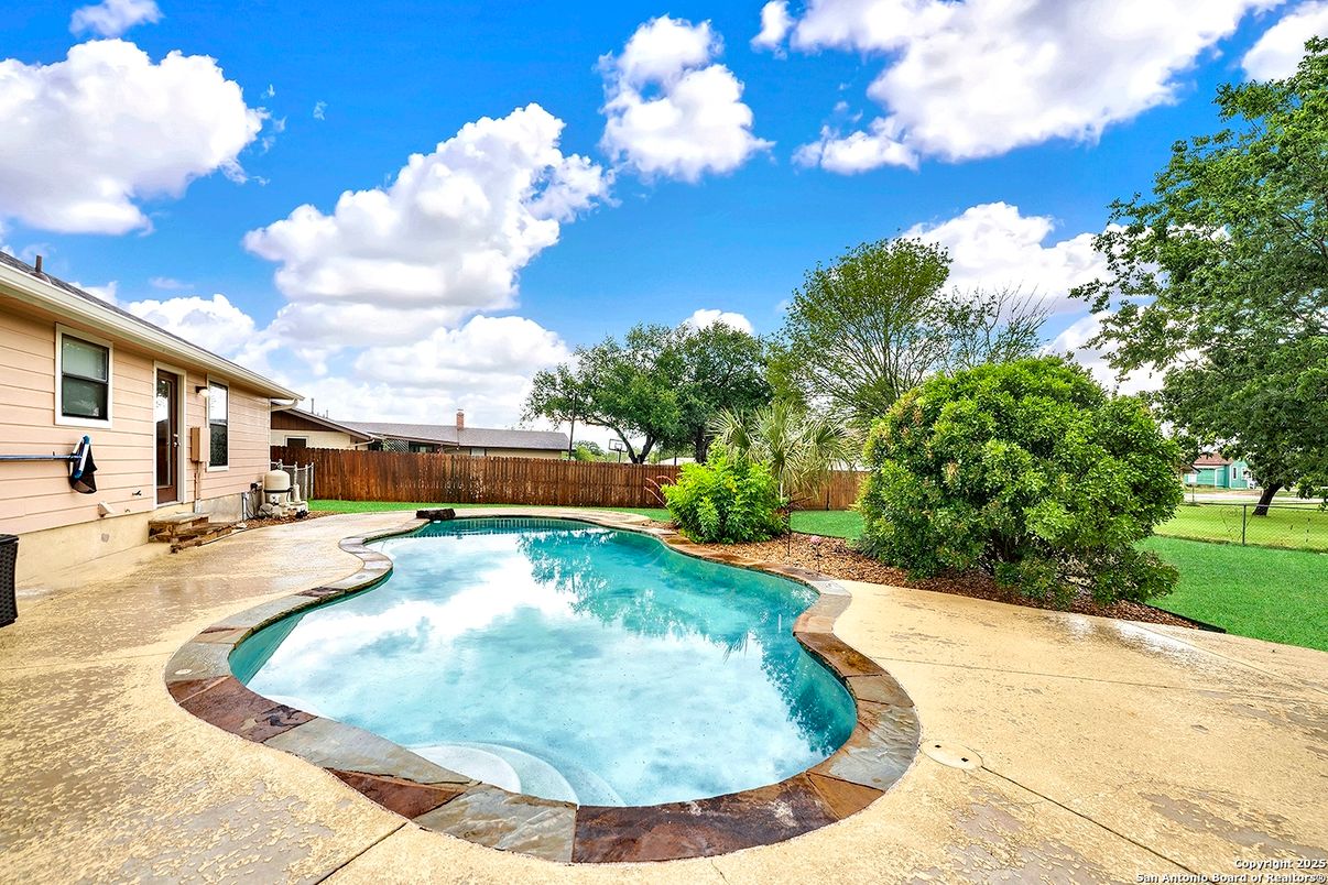 Exterior, Pool