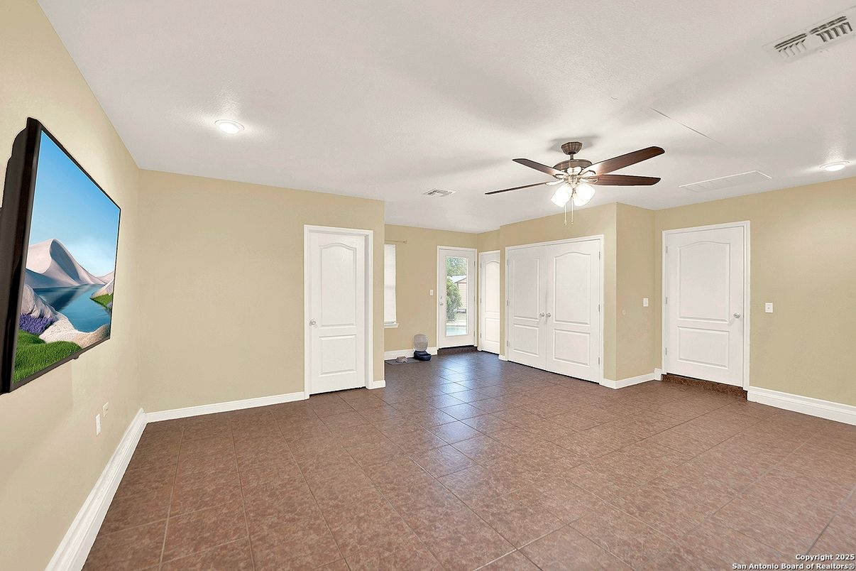 Empty room, Interior, Recessed Lighting